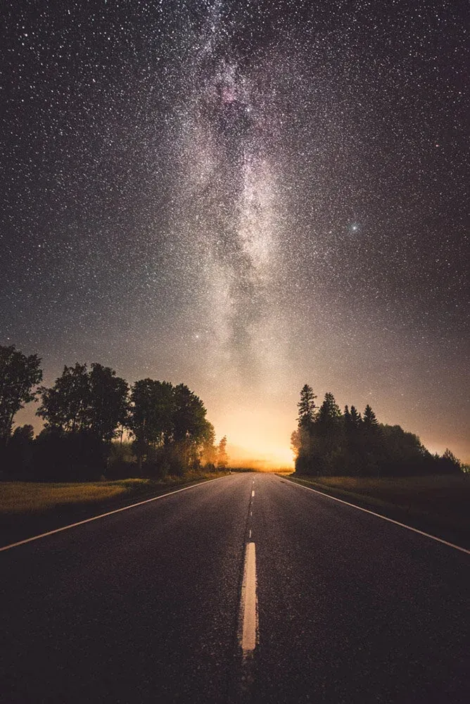 Glow - Nikon D810 & Nikkor 14–24 mm f/2.8 - ISO 6400, 14 mm, f/2.8, 30 sec.